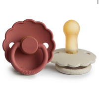 PAQUETE DE 2 CHUPONES DAISY (BAKED CLAY/CREAM) 6-18 meses